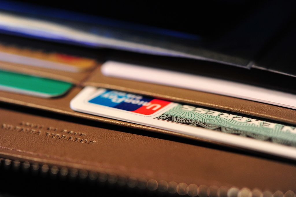コストコでも使えるセレブ用クレジットカードを、年会費無料でもつ方法。